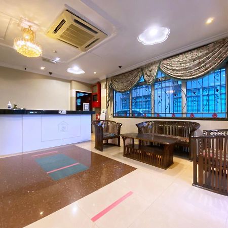 Mr Hotel Nusa Bestari Скудай Екстер'єр фото