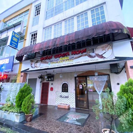 Mr Hotel Nusa Bestari Скудай Екстер'єр фото