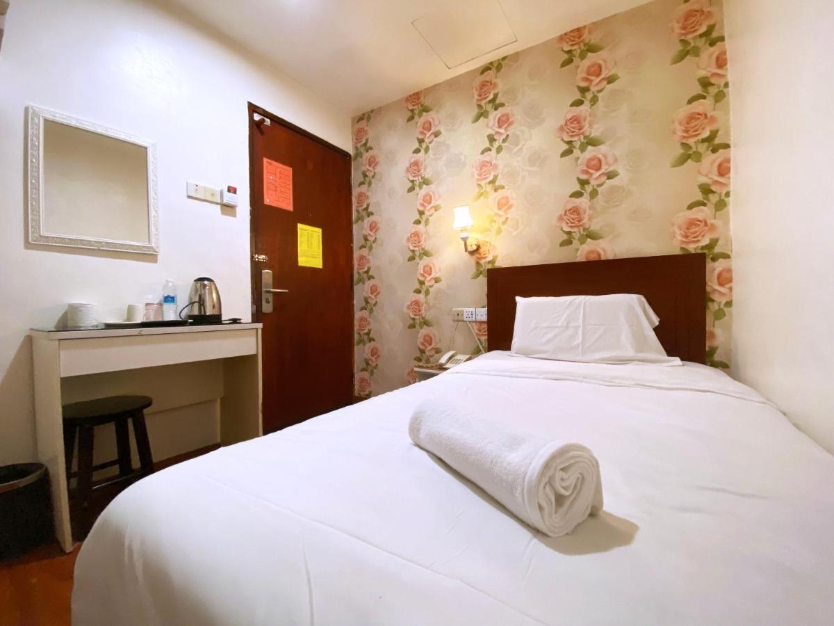 Mr Hotel Nusa Bestari Скудай Екстер'єр фото