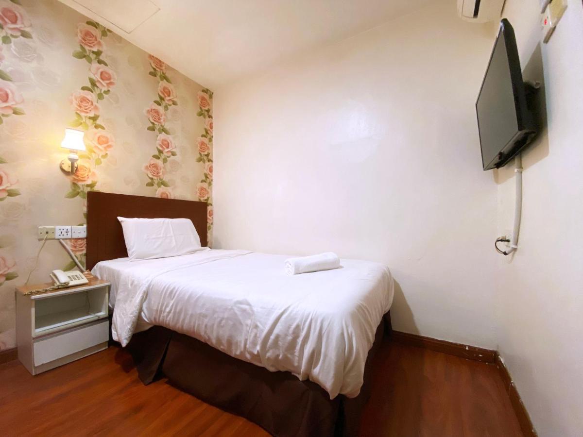 Mr Hotel Nusa Bestari Скудай Екстер'єр фото